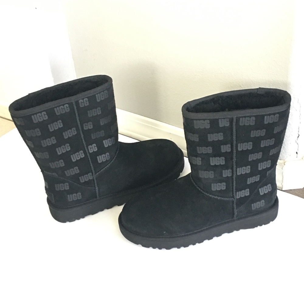 Ugg Classic short ll ugg print boot